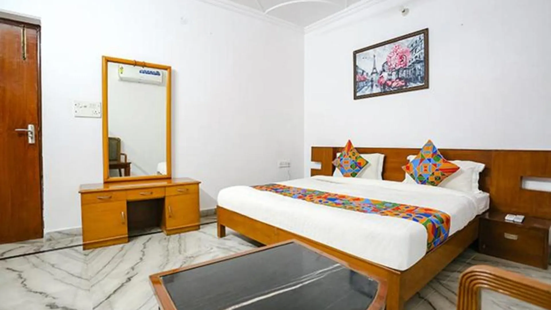 Hotel Fabexpress Premium Rooms Near Yashobhoomi Delhi