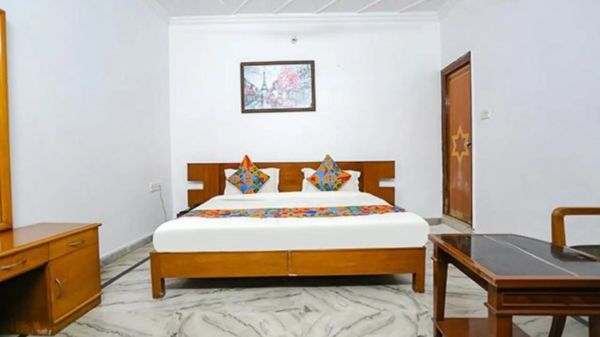Hotel Fabexpress Premium Rooms Near Yashobhoomi Delhi