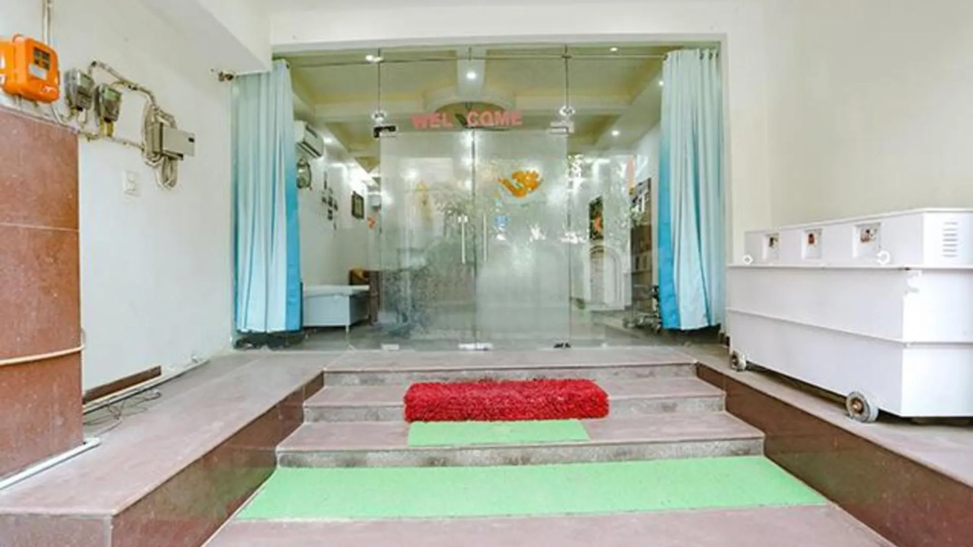Fabexpress Premium Rooms Near Yashobhoomi Delhi  Hotel