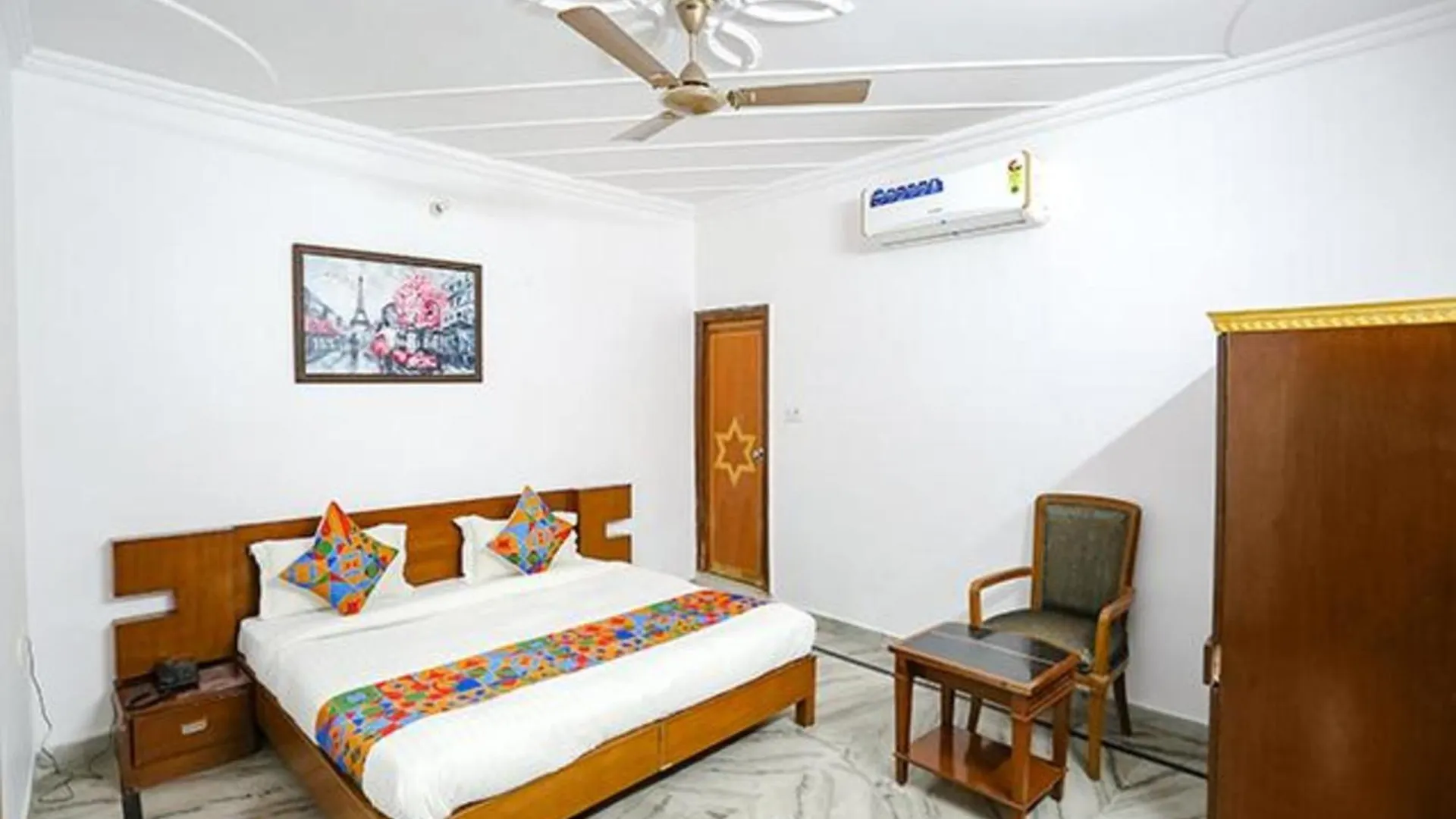 Hotel Fabexpress Premium Rooms Near Yashobhoomi Delhi